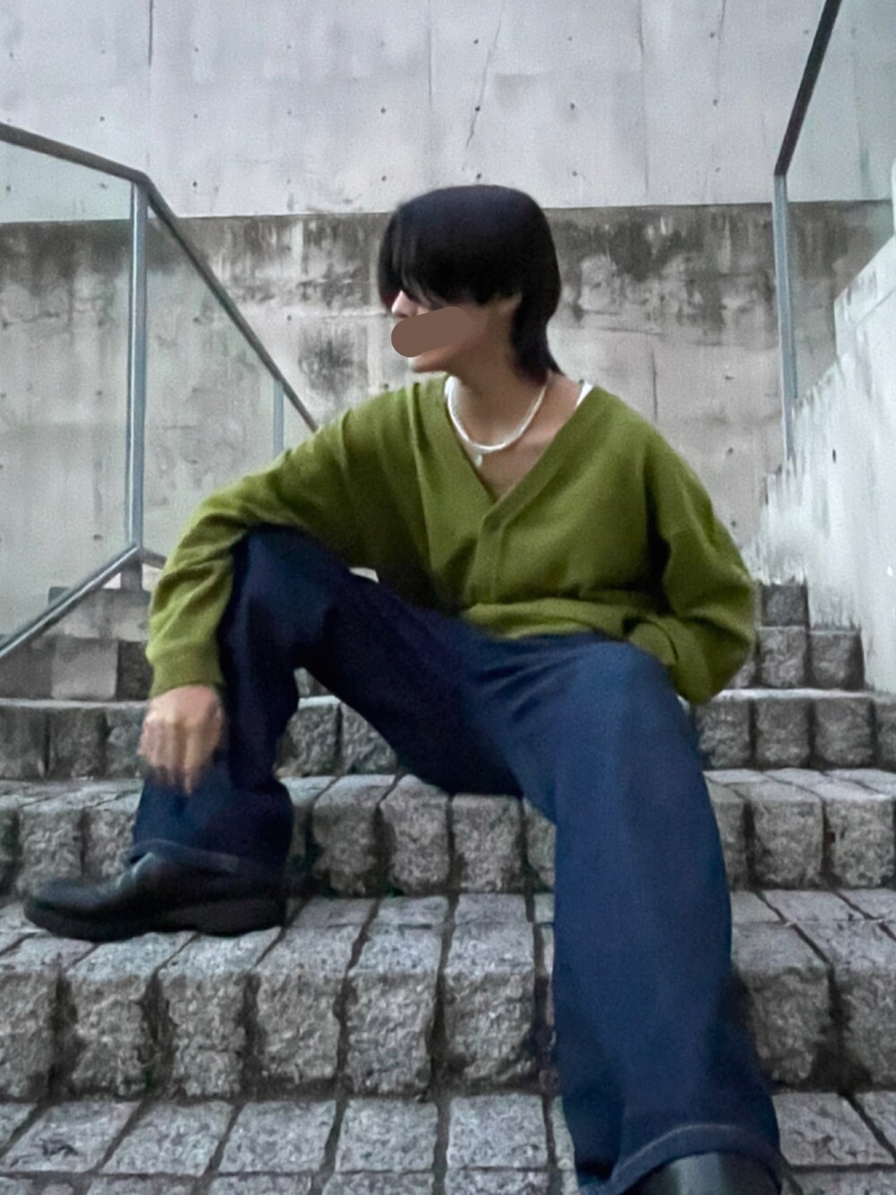「秋冬コーデ、休日スタイル、秋のコーデ、キレイめコーデ、大学生、デニムパンツ、未来のWEARISTAプロジェクト」｜「GUのアイテム（ブルゾン、ブラック系）」を使った、chihayaさん（メンズ・175cm）の秋コーディネートの2枚目の写真