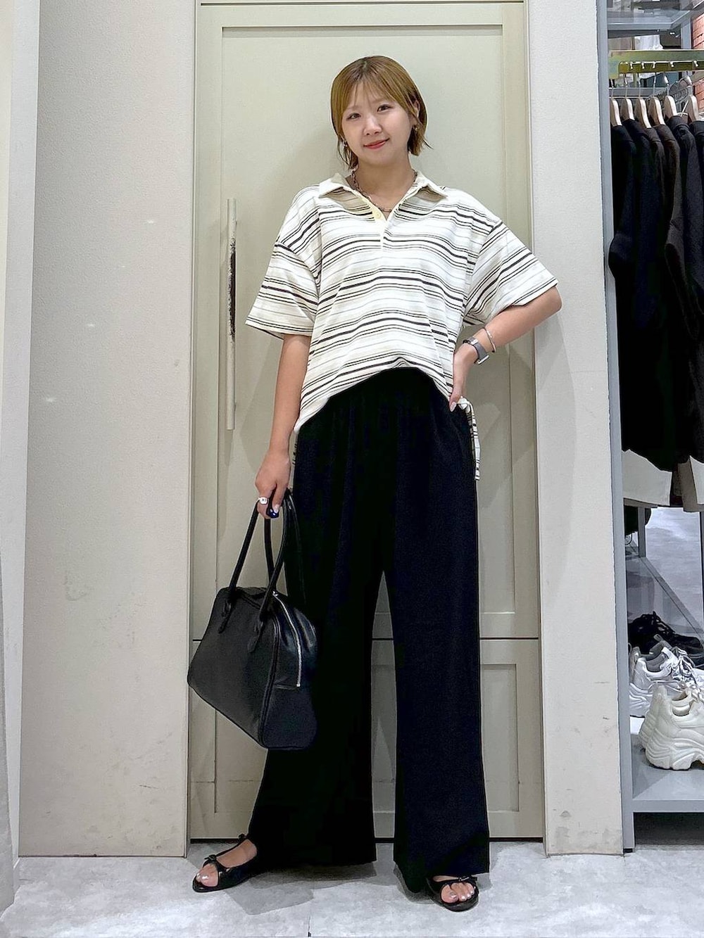「着痩せ・細見え、体型カバー、着痩せ、カジュアル、LOWRYS FARM、女子ウケ、高身長、ママコーデ、楽ちんコーデ、骨格ウェーブ、おでかけ、カジュアルコーデ、ワイドパンツ、スラックス、Tシャツ」｜「LOWRYS FARMのステンレスBIGチェーンネックレス　249405（ネックレス、ブルー系）」を使った、いそまるさん（レディース・168cm）の夏コーディネートの7枚目の写真