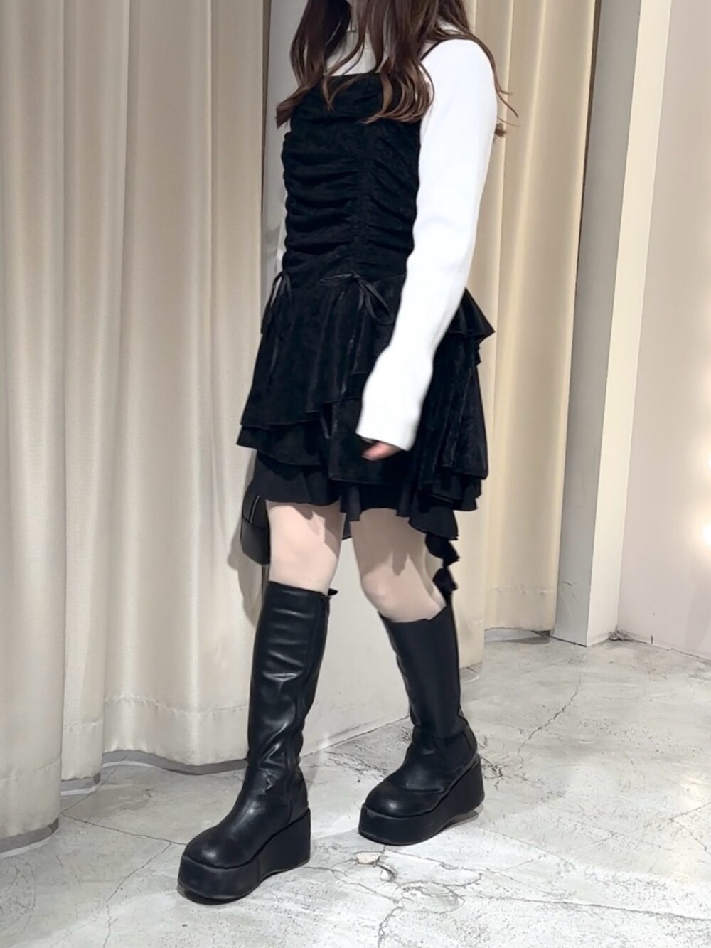 「ナイスクラップ、one after another NICE CLAUP、低身長、低身長コーデ、お出かけコーデ、休日スタイル、休日コーデ、冬、冬コーデ、冬アウター、あったかコーデ、モノトーン、ニット、ニットコーデ、レイヤードスタイル」｜「one after another NICE CLAUPの【premium order】サイドラインリボンボアブルゾン（ブルゾン、ブラック系）」を使った、しんももさん（レディース・151cm）の冬コーディネートの9枚目の写真