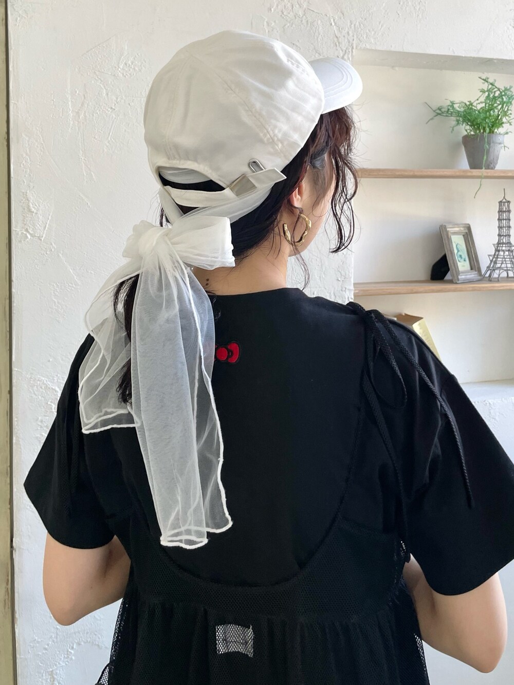 「merry jenny、merryjenny、メリージェニー、キャミワンピース、キャミワンピ、ショートパンツ、サンダル、夏コーデ」|「merry jennyのチュールリボンcap(キャップ、ホワイト系)」を使った、miokaさん(レディース・162cm)の春コーディネートの5枚目の写真