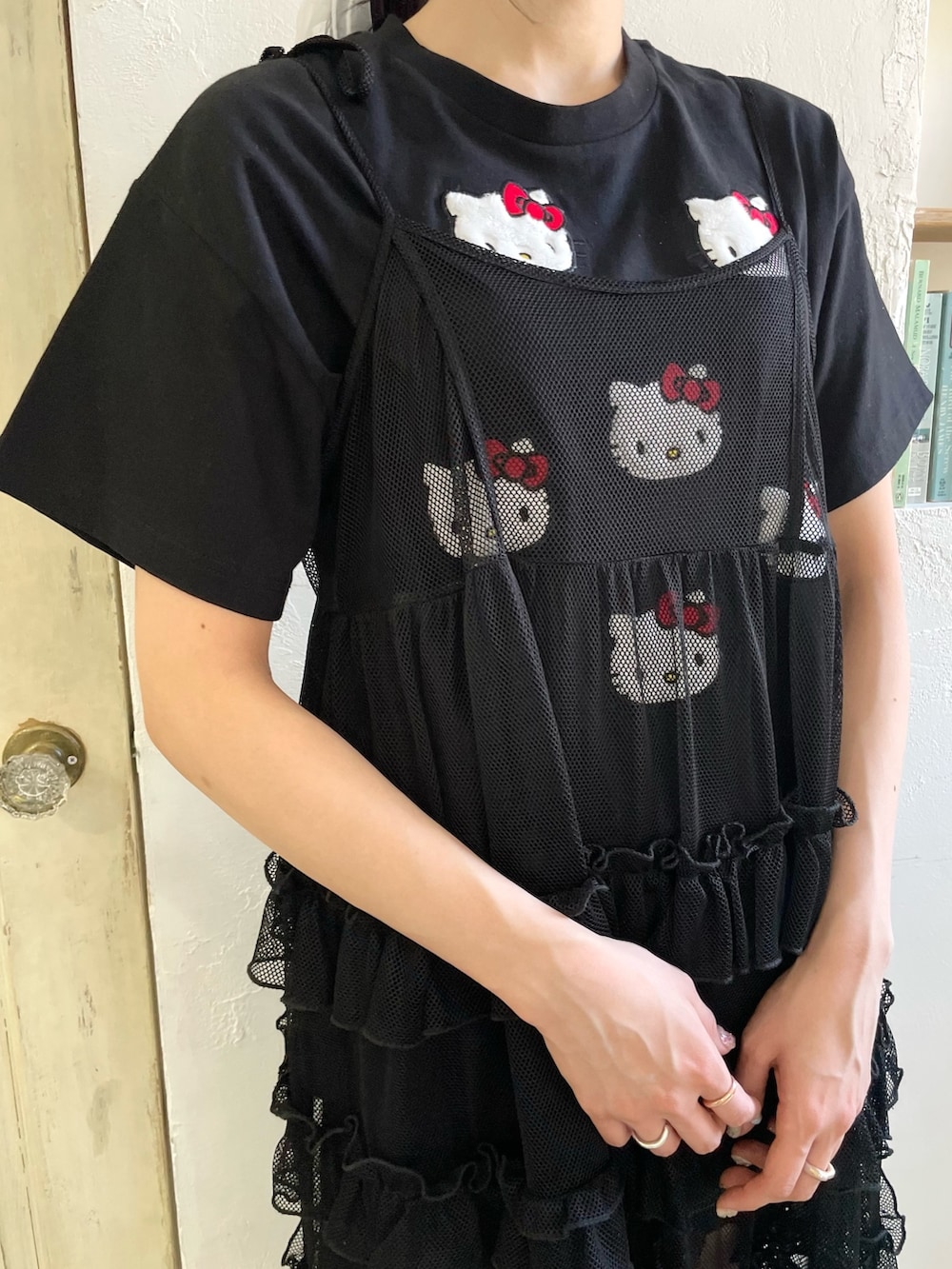 「merry jenny、merryjenny、メリージェニー、キャミワンピース、キャミワンピ、ショートパンツ、サンダル、夏コーデ」|「merry jennyのチュールリボンcap(キャップ、ホワイト系)」を使った、miokaさん(レディース・162cm)の春コーディネートの6枚目の写真