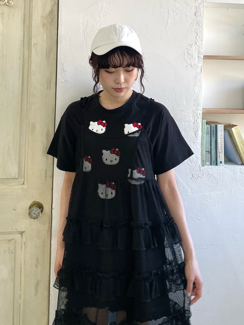 「merry jenny、merryjenny、メリージェニー、キャミワンピース、キャミワンピ、ショートパンツ、サンダル、夏コーデ」|「merry jennyのチュールリボンcap(キャップ、ホワイト系)」を使った、miokaさん(レディース・162cm)の春コーディネートの3枚目の写真