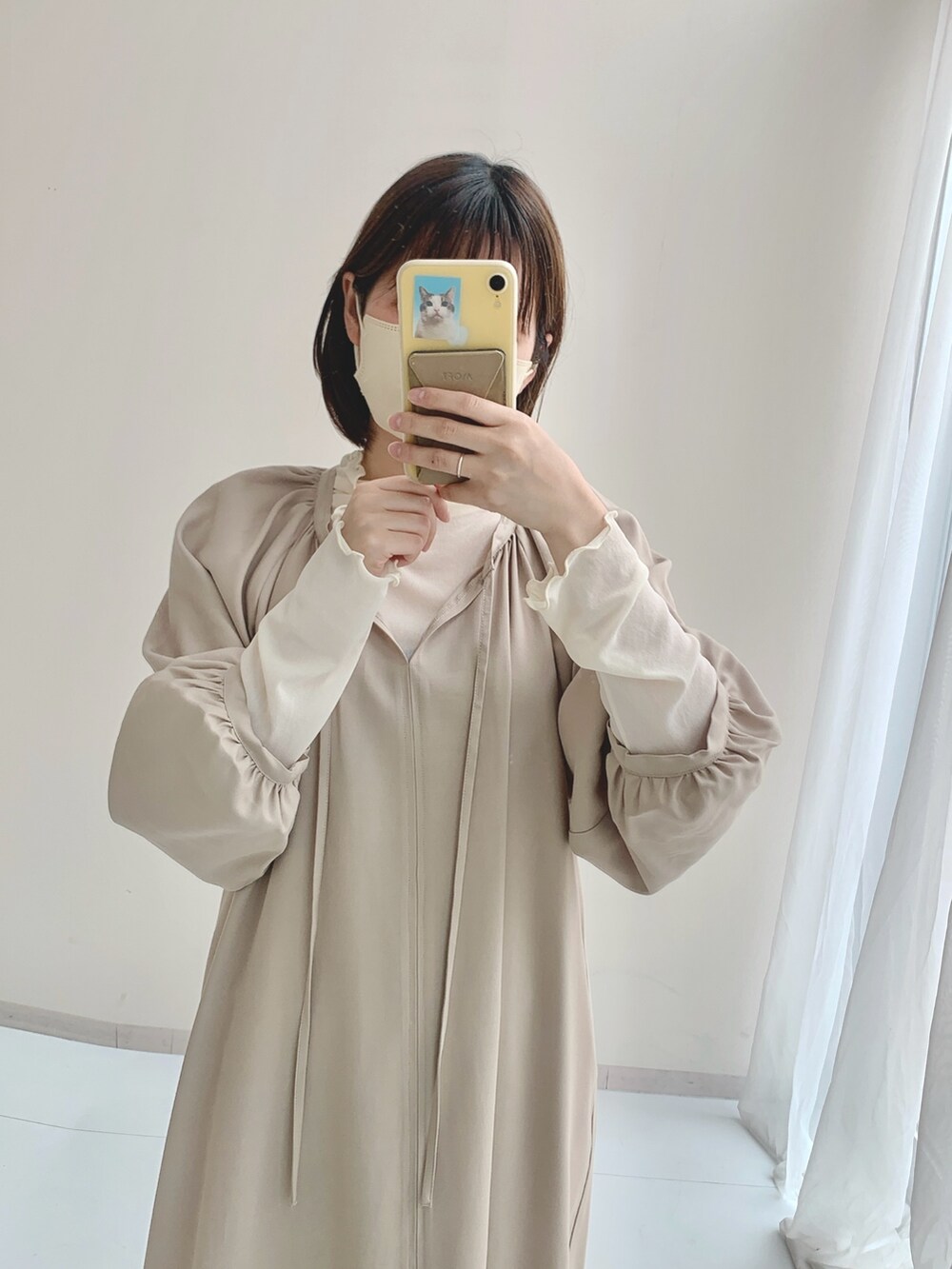 「レディースファッション、スタッフ、レギュラー、夏コーデ、春コーデ、ワンピース、Petitjo、爽やかコーデ、シアートップス、シアーシャツ、淡色コーデ、ナチュラル、シンプル、小柄、低身長」｜「nissenの小さいサイズ　シアーハイネックカットソー　低身長さん・小柄女性（Tシャツ/カットソー、ホワイト系）」を使った、そでこさん（レディース・150cm）の春コーディネートの3枚目の写真