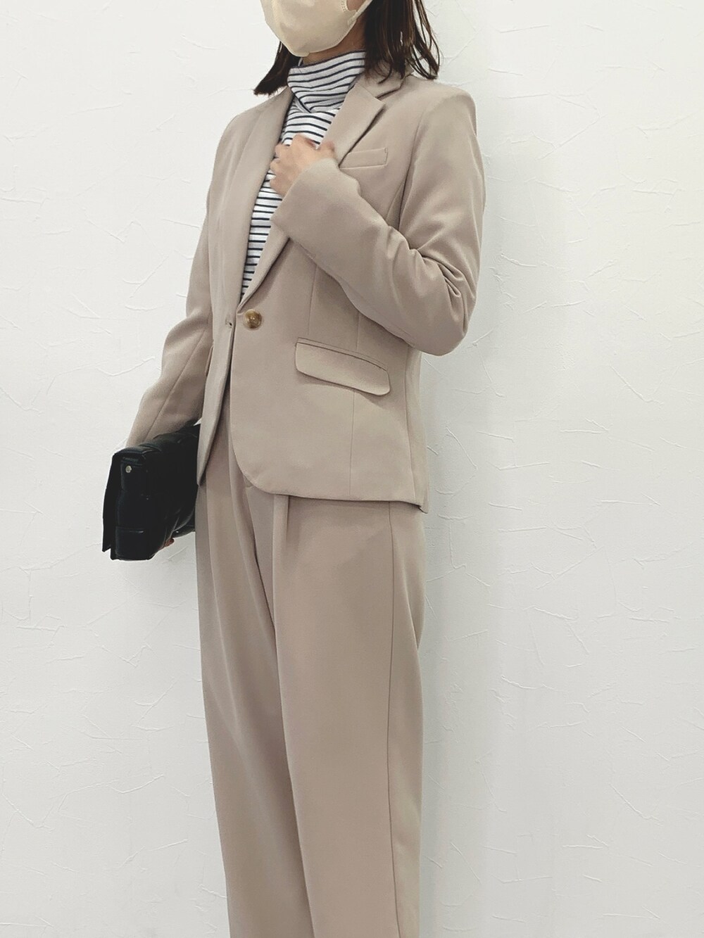 「低身長レディースファッション、スタッフ、レギュラー、春コーデ、Petitjo、低身長、小柄、シンプル、ナチュラル、オフィスカジュアル、ジャケット」｜「nissenの小さいサイズ　ダブルクロステーラードジャケット　低身長さん・小柄女性（テーラードジャケット、ベージュ系）」を使った、そでこさん（レディース・150cm）の冬コーディネートの3枚目の写真