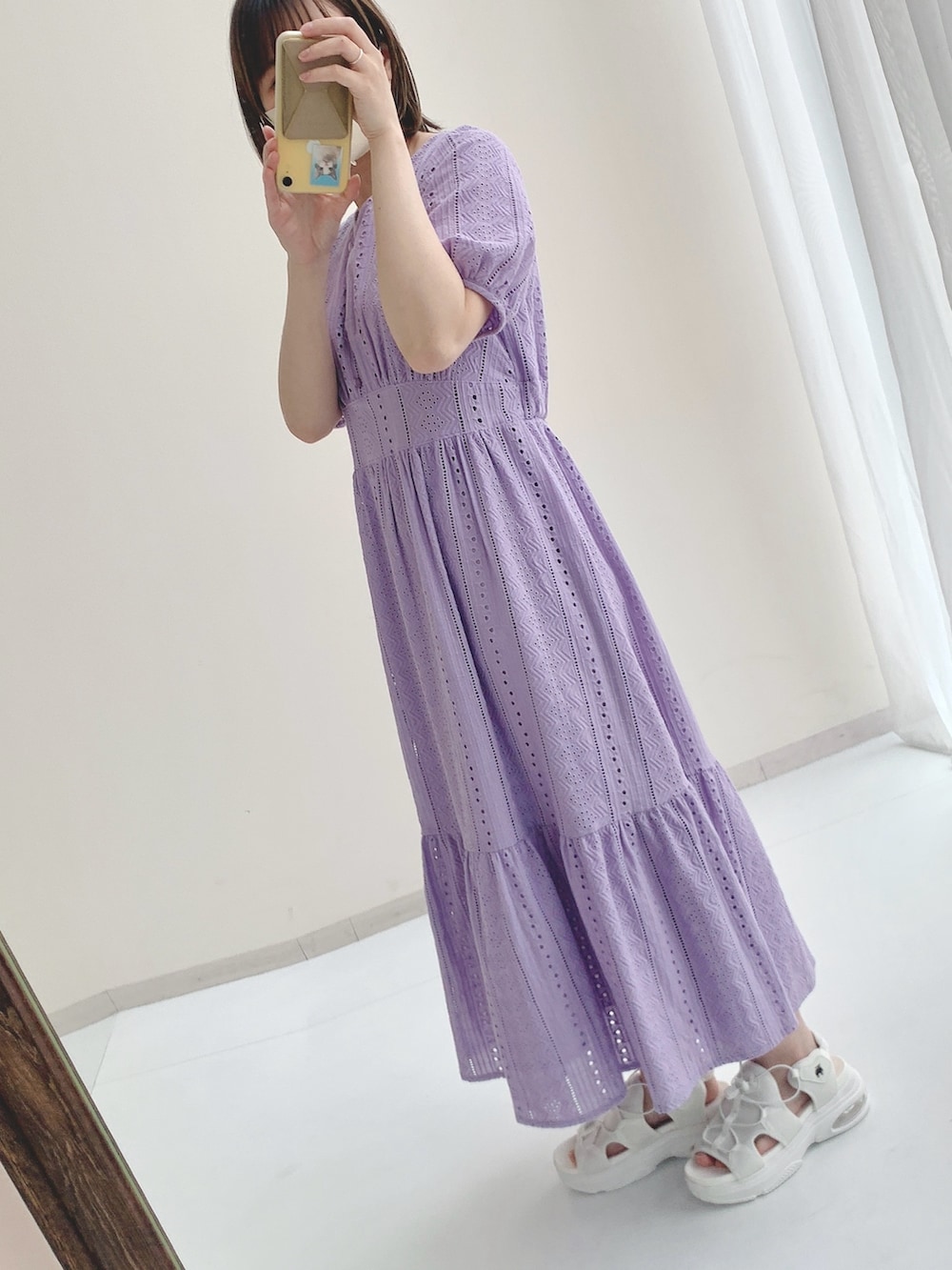 「低身長レディースファッション、スタッフ、レギュラー、夏コーデ、Petitjo、低身長コーデ、低身長、小柄、ワンピース、カジュアルミックス、レースワンピ、スポーツサンダル、moz、パープルコーデ、ロングワンピース」｜「Petitjoの小さいサイズ　綿100％コットンレースワンピース　低身長さん・小柄女性（ワンピース、パープル系）」を使った、そでこさん（レディース・150cm）の春コーディネートの3枚目の写真