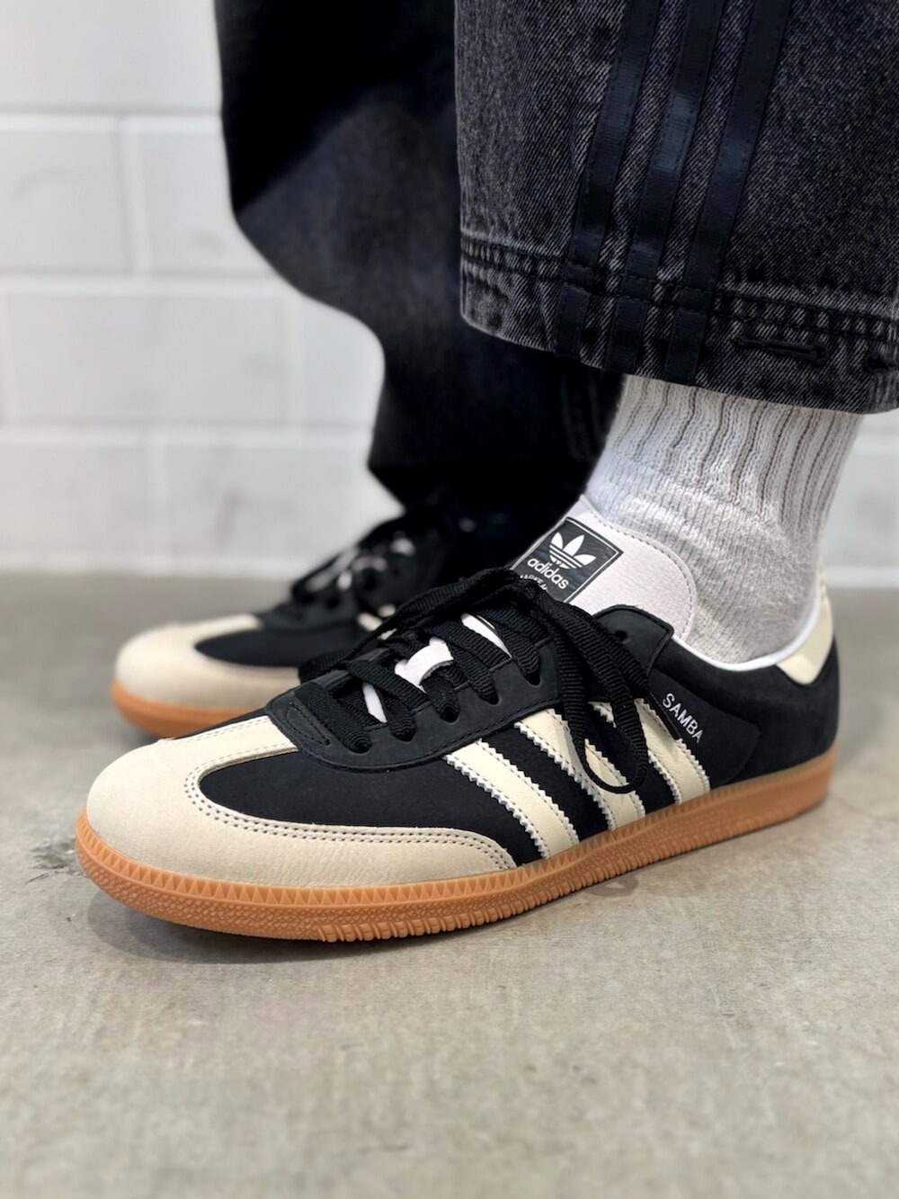 Adilenium シーズン 3 バナナフィット ウォッシュドデニムパンツ