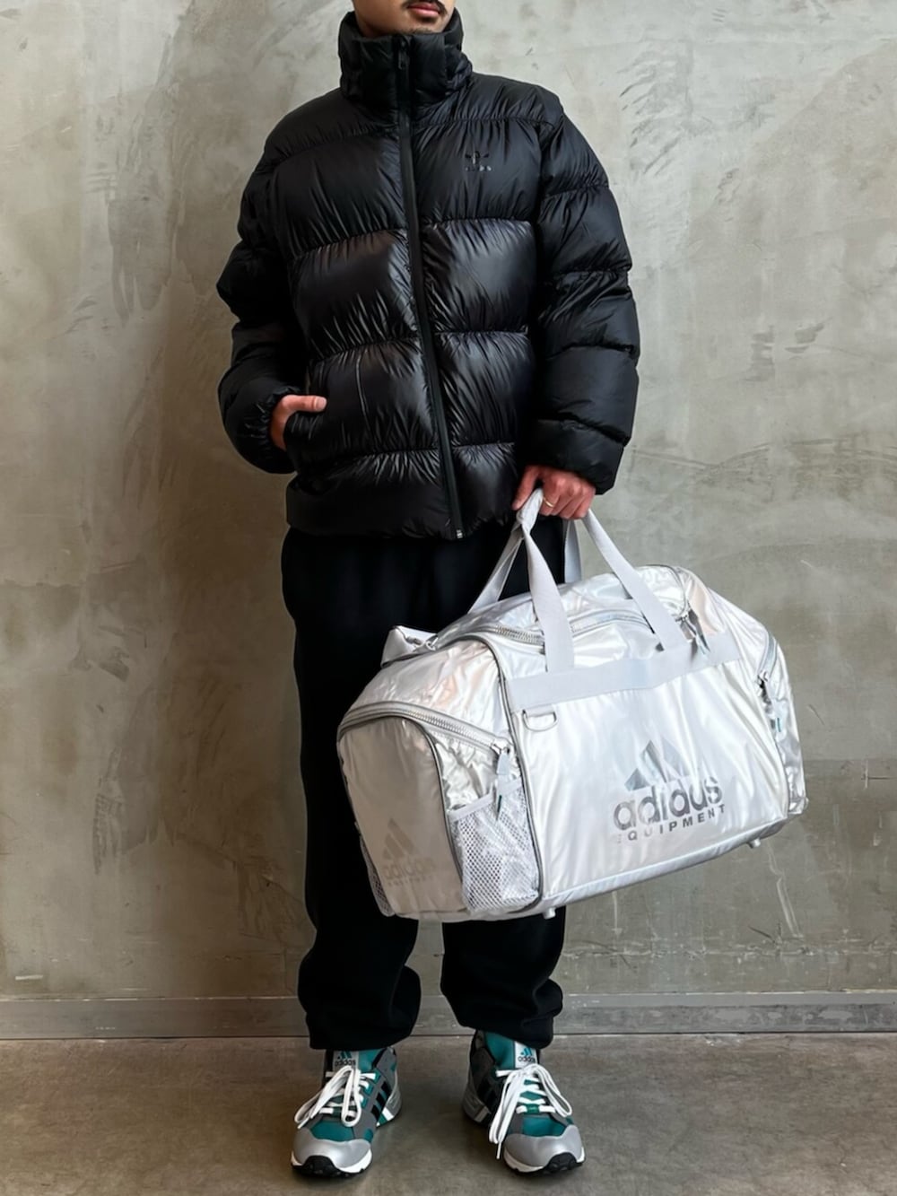 「ダウンジャケット、キャップ、adidas、アディダス、adidas originals、アディダスオリジナルス」｜「adidasのアディカラー ダウン Regen ジャケット / アディダスオリジナルス adidas Originals（ダウンジャケット/コート、ブラック系）」を使った、oiさん（メンズ・176cm）の春コーディネートの2枚目の写真