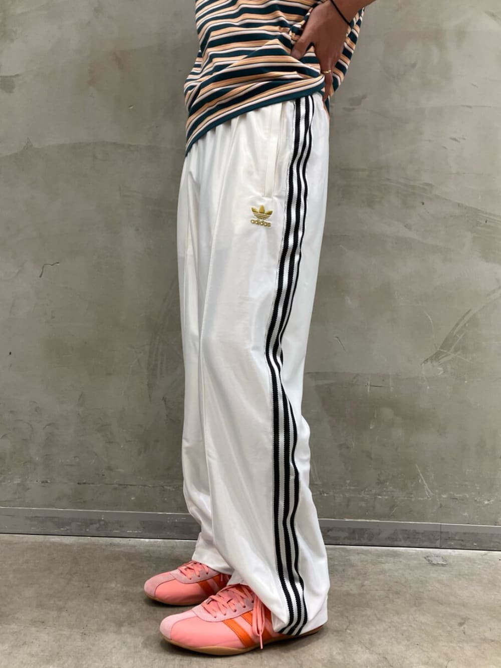 adidas トラックパンツ ストライプ パンツ エンジ adidas スウェットパンツ ジャージ '80s プレミアム エンボス
