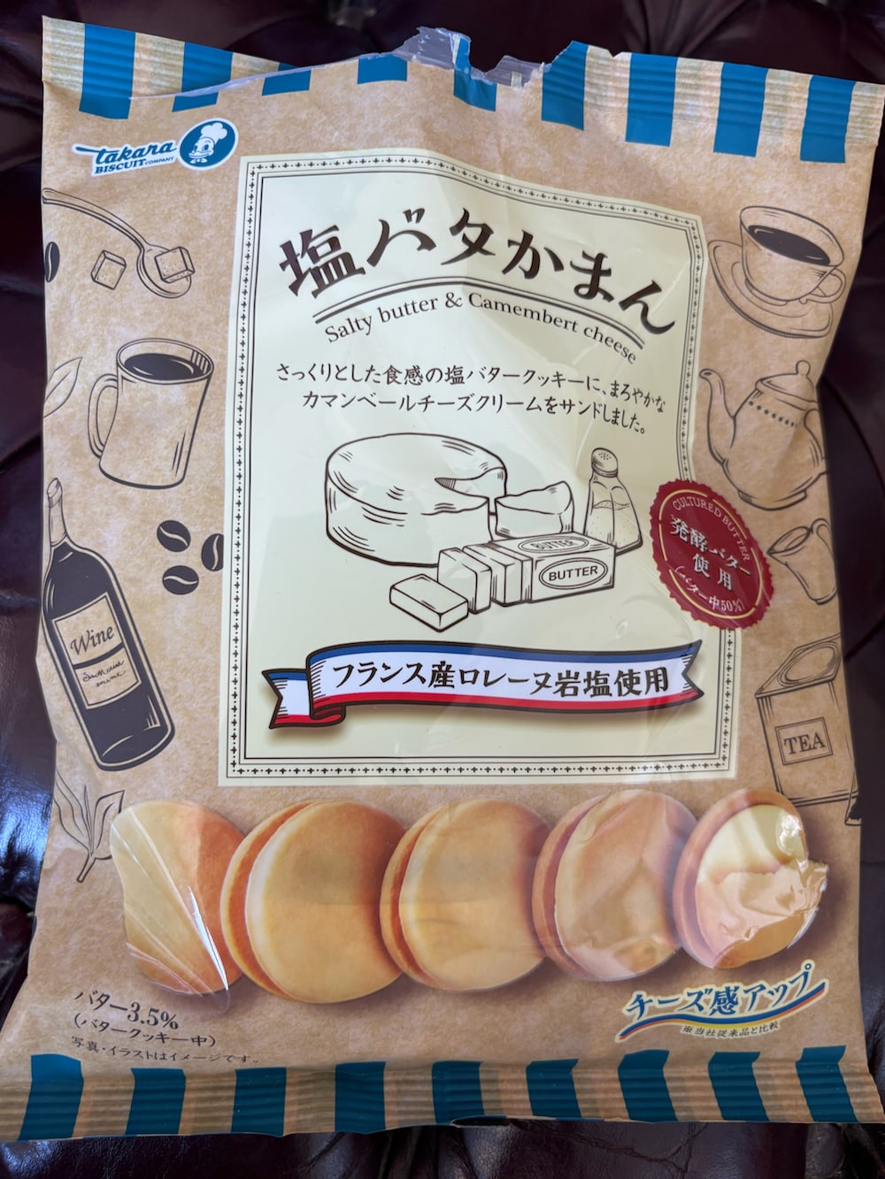 グリーン系のブルゾン、イエロー系のシャツ/ブラウス、その他のTシャツ/カットソーを着用したメンズの冬コーディネートの4枚目の写真