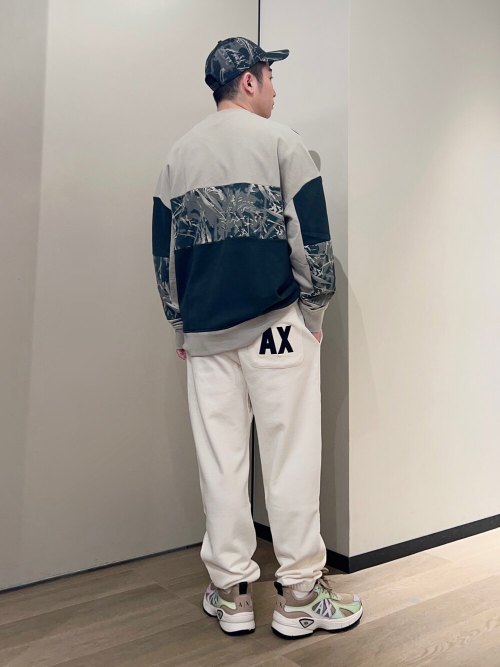 「armaniexchange、AXchanger、AXchange、アルマーニエクスチェンジ、キャップ、シンプルコーデ、ビッグシルエット、ストリート、春服みてみて、スニーカー、グリーン、スウェットパンツ、オーバーサイズ、春コーデ、春服デビュー宣言」|「ARMANI EXCHANGEの【A|X アルマーニ エクスチェンジ】ロゴ レースアップスニーカー(スニーカー、その他)」を使った、🔩J.HARAさん(メンズ・167cm)の春コーディネートの2枚目の写真
