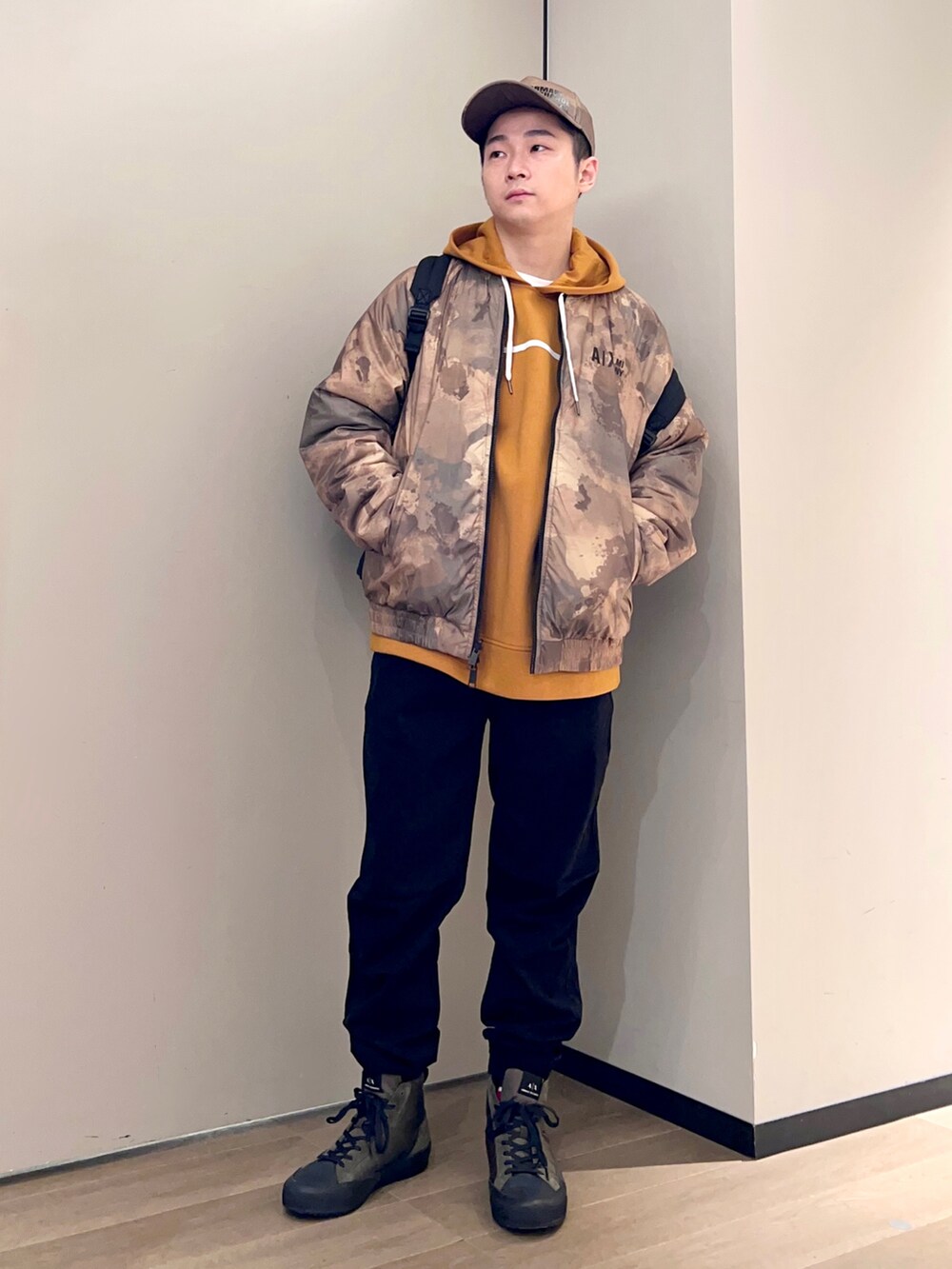 「WelcomeARMANI、ARMANIworld、AXchanger、AXchange、armaniexchange、アルマーニエクスチェンジ、ミリタリー、カモフラ、マスタード、パーカー、秋冬コーデ、ootd、ストリート、カジュアル、休日コーデ」|「ARMANI EXCHANGEの【A|X アルマーニ エクスチェンジ】カモフラージュ柄 ロゴ パネルキャップ(キャップ、ブラウン系)」を使った、🔩J.HARAさん(メンズ・167cm)の秋コーディネートの2枚目の写真