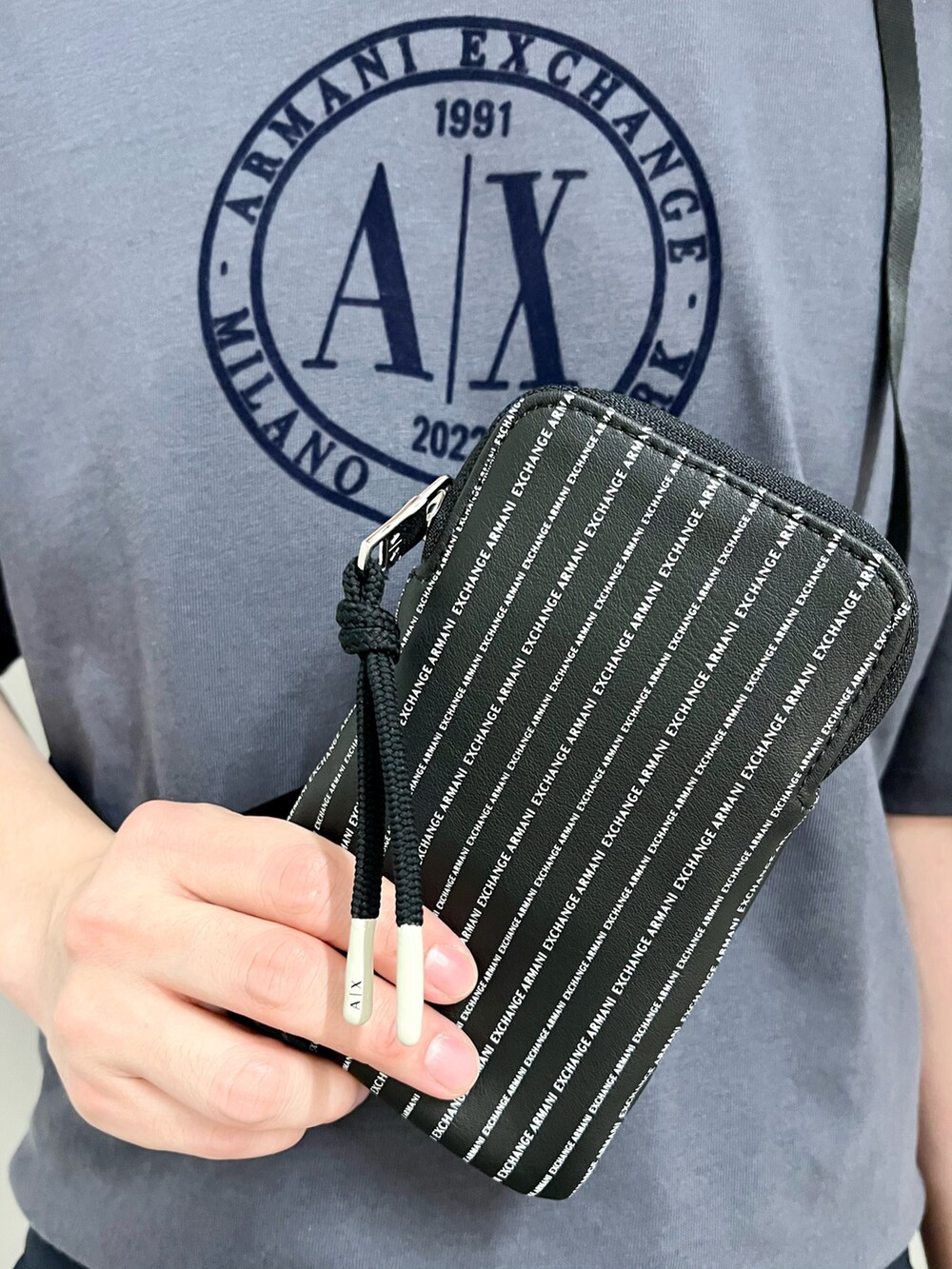 「AXchanger、AXchange、armaniexchange、アルマーニエクスチェンジ、アルマーニ、夏コーデ、ラフ、ジョガーパンツ、スニーカーコーデ、カジュアルコーデ、いいね、save、フォローお願いします🤑、タックイン、シンプル、ootd、ロゴT」｜「ARMANI EXCHANGEの【A|X アルマーニ エクスチェンジ】カモフラージュ柄　AXロゴ　パネルキャップ（キャップ、ブルー系）」を使った、🔩J.HARAさん（メンズ・167cm）の夏コーディネートの3枚目の写真