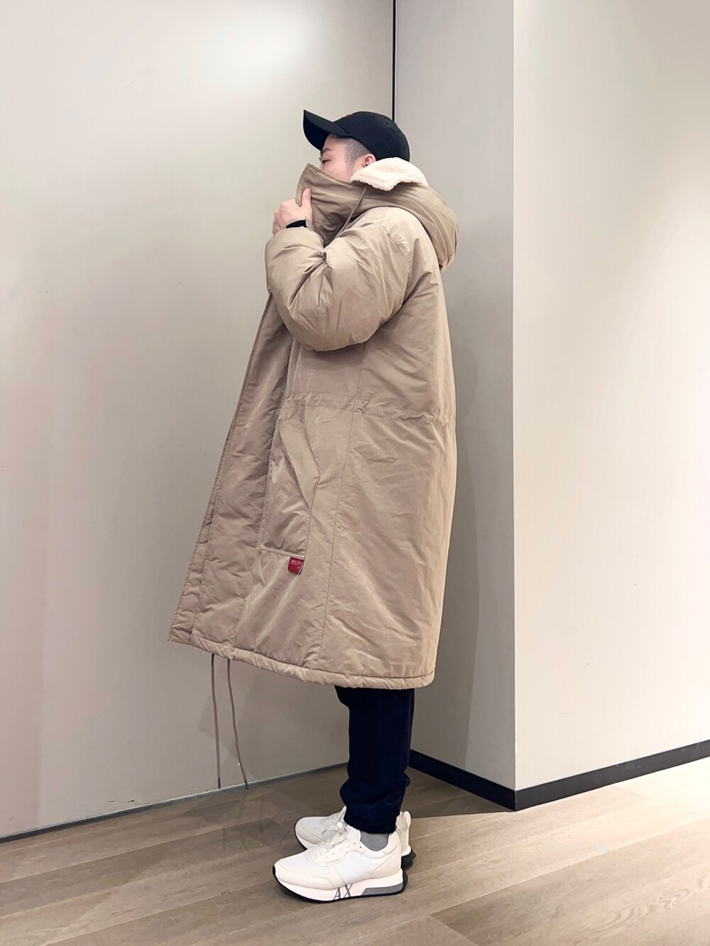 「AXchanger、AXchange、armaniexchange、アルマーニエクスチェンジ、アルマーニ、モッズコート、M65、ミリタリー、オーバーサイズ、冬コーデ、ベージュ、デニムシャツ、コーデュロイパンツ、カジュアル、ootd」|「ARMANI EXCHANGEの【A|X アルマーニ エクスチェンジ】AXロゴ デニムシャツ(シャツ/ブラウス、ブルー系)」を使った、🔩J.HARAさん(メンズ・167cm)の秋コーディネートの2枚目の写真