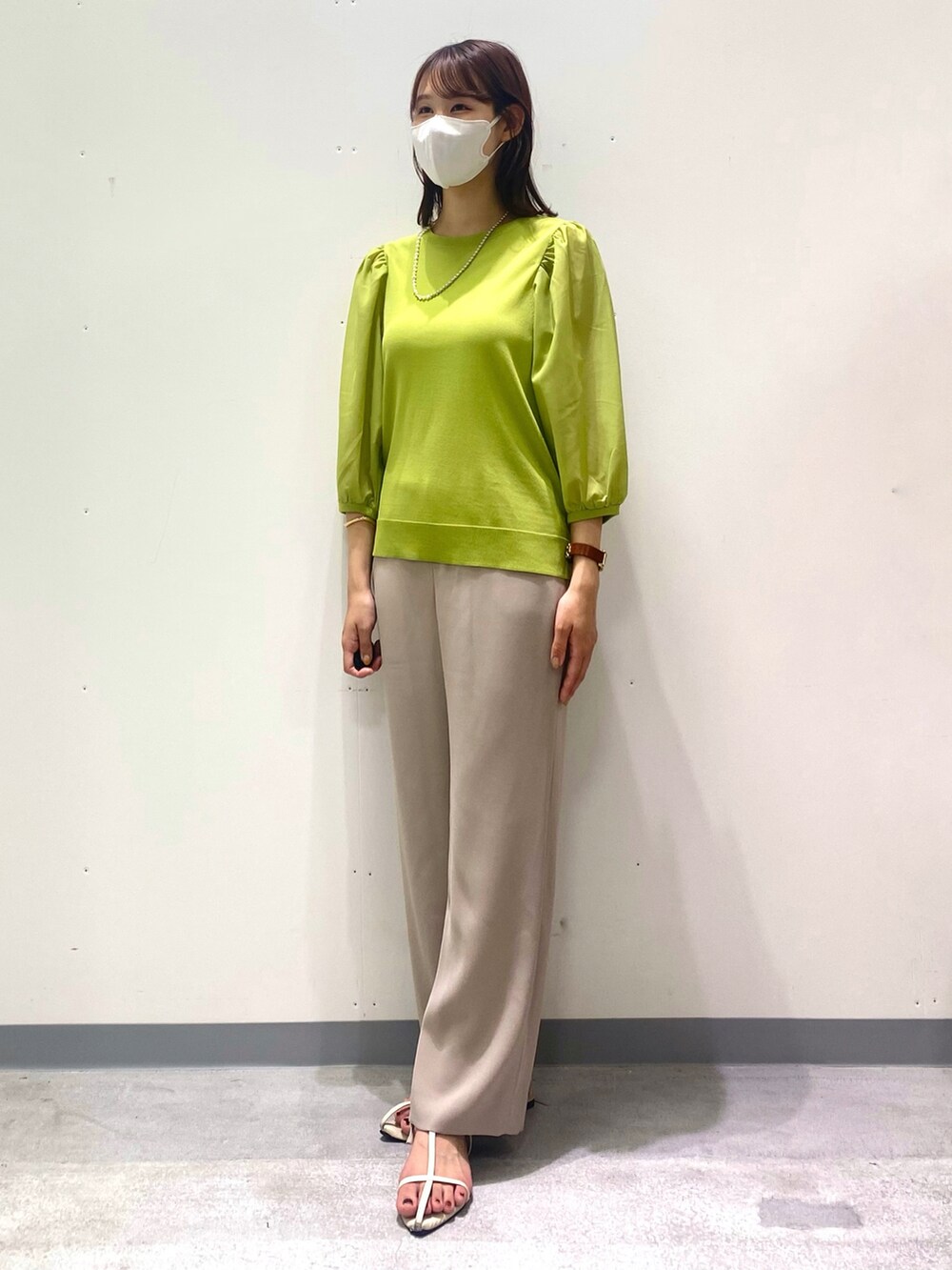 「INDIVI、インディヴィ、楽ちんコーデ、お出かけコーデ、休日スタイル、骨格ウェーブ、カラーコーデ、グリーン、シンプルコーデ、夏コーデ、高身長女子、イエベ」｜「INDIVIのミックスボールネックレス（ネックレス、シルバー系）」を使った、anさん（レディース・164cm）の夏コーディネートの2枚目の写真