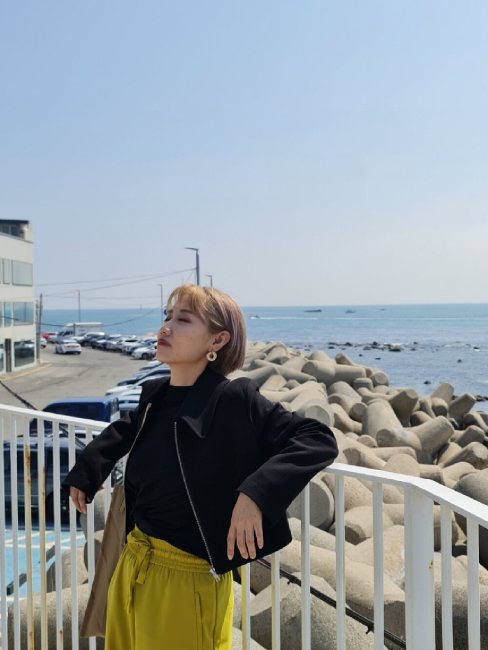 「ZARAのアイテム（その他パンツ、イエロー系）」を使った、Sherieneさん（レディース・157cm）の春コーディネートの2枚目の写真