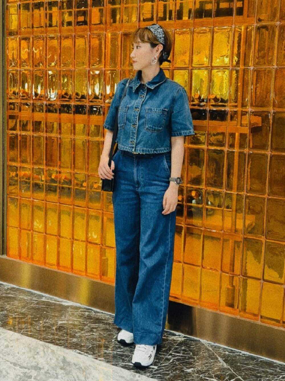 「Urban Revivo のアイテム（トップス、ブルー系）」を使った、Sherieneさん（レディース・157cm）の秋コーディネートの2枚目の写真