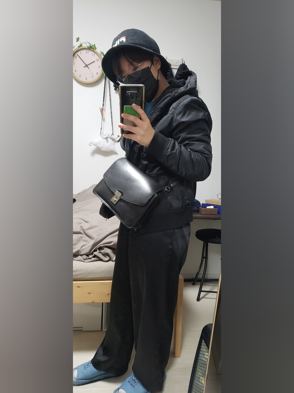 「FILAのアイテム（帽子、ブラック系）」を使った、yukifashioさん（レディース・153cm）の冬コーディネートの2枚目の写真