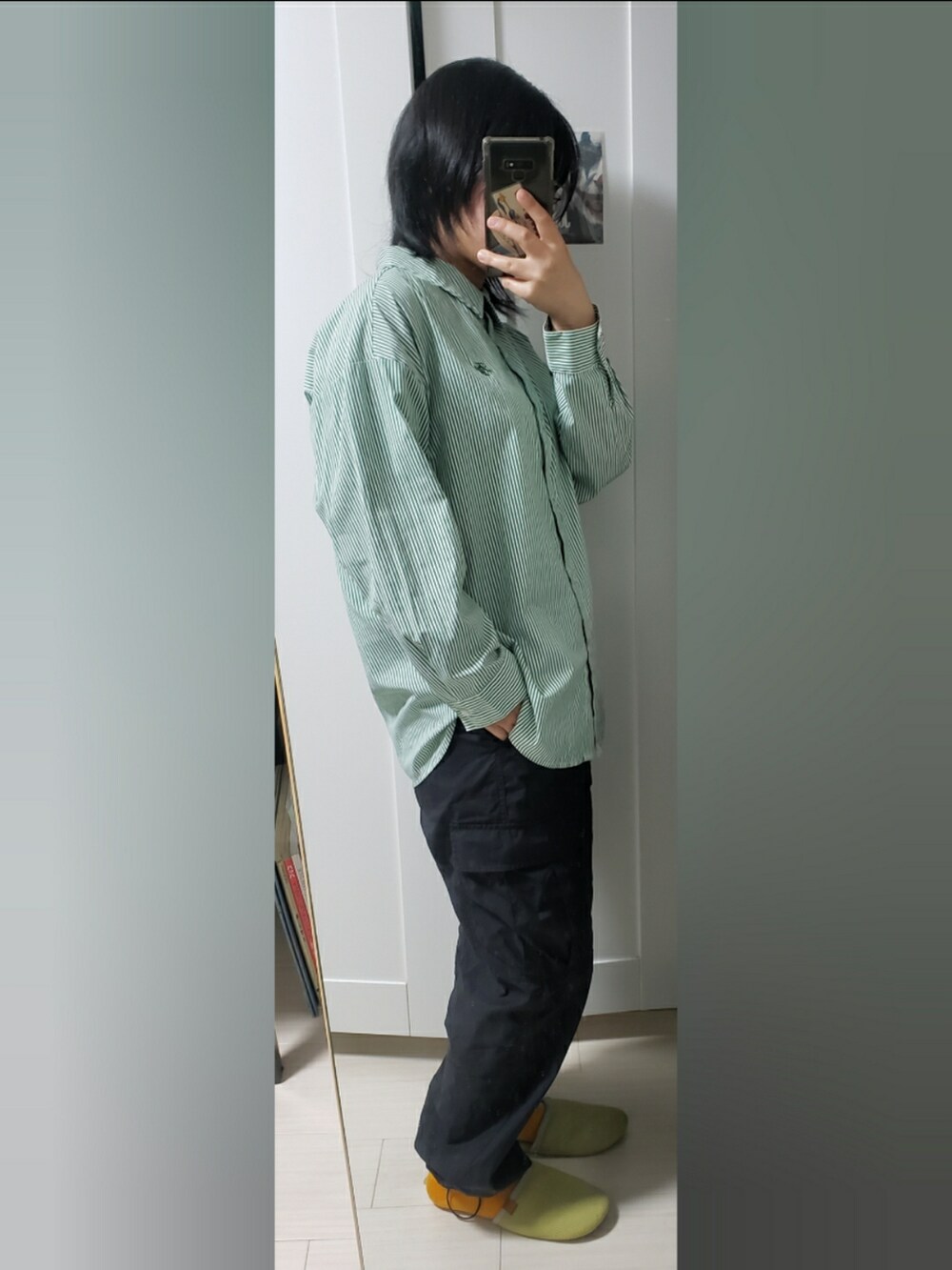 「UNIQLOのアイテム（カーゴパンツ、ブラック系）」を使った、yukifashioさん（レディース・153cm）の春コーディネートの2枚目の写真