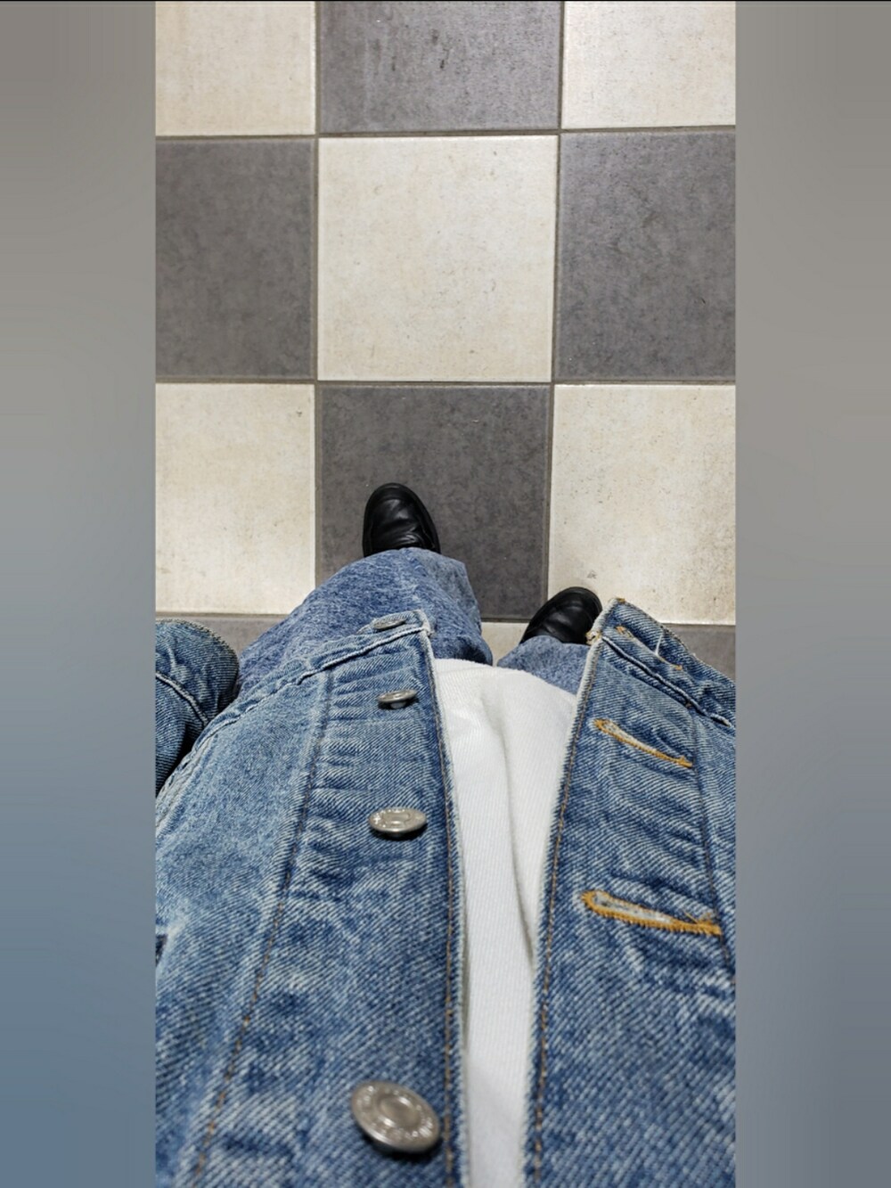 「Levi'sのアイテム（デニムジャケット、ブルー系）」を使った、yukifashioさん（レディース・153cm）の春コーディネートの3枚目の写真