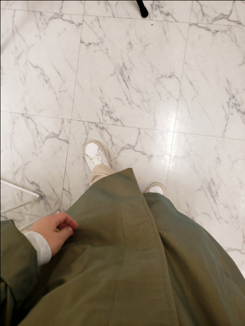 「NIKEのアイテム（スニーカー、ホワイト系）」を使った、yukifashioさん（レディース・153cm）の冬コーディネートの3枚目の写真