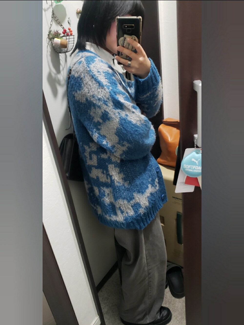 「LAKOLEのアイテム（ニット/セーター、ブルー系）」を使った、yukifashioさん（レディース・153cm）の冬コーディネートの2枚目の写真