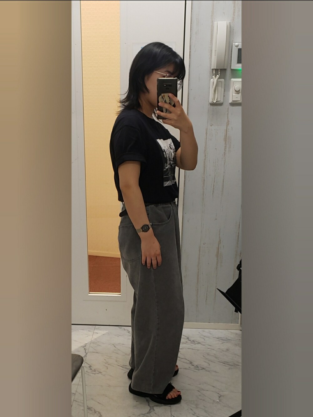 「UNIQLOのアイテム（Tシャツ/カットソー、ブラック系）」を使った、yukifashioさん（レディース・153cm）の夏コーディネートの2枚目の写真