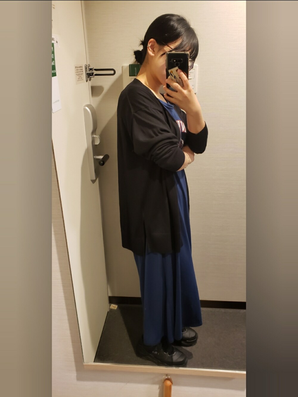 「CONVERSEのアイテム（ワンピース、ブルー系）」を使った、yukifashioさん（レディース・153cm）の春コーディネートの2枚目の写真