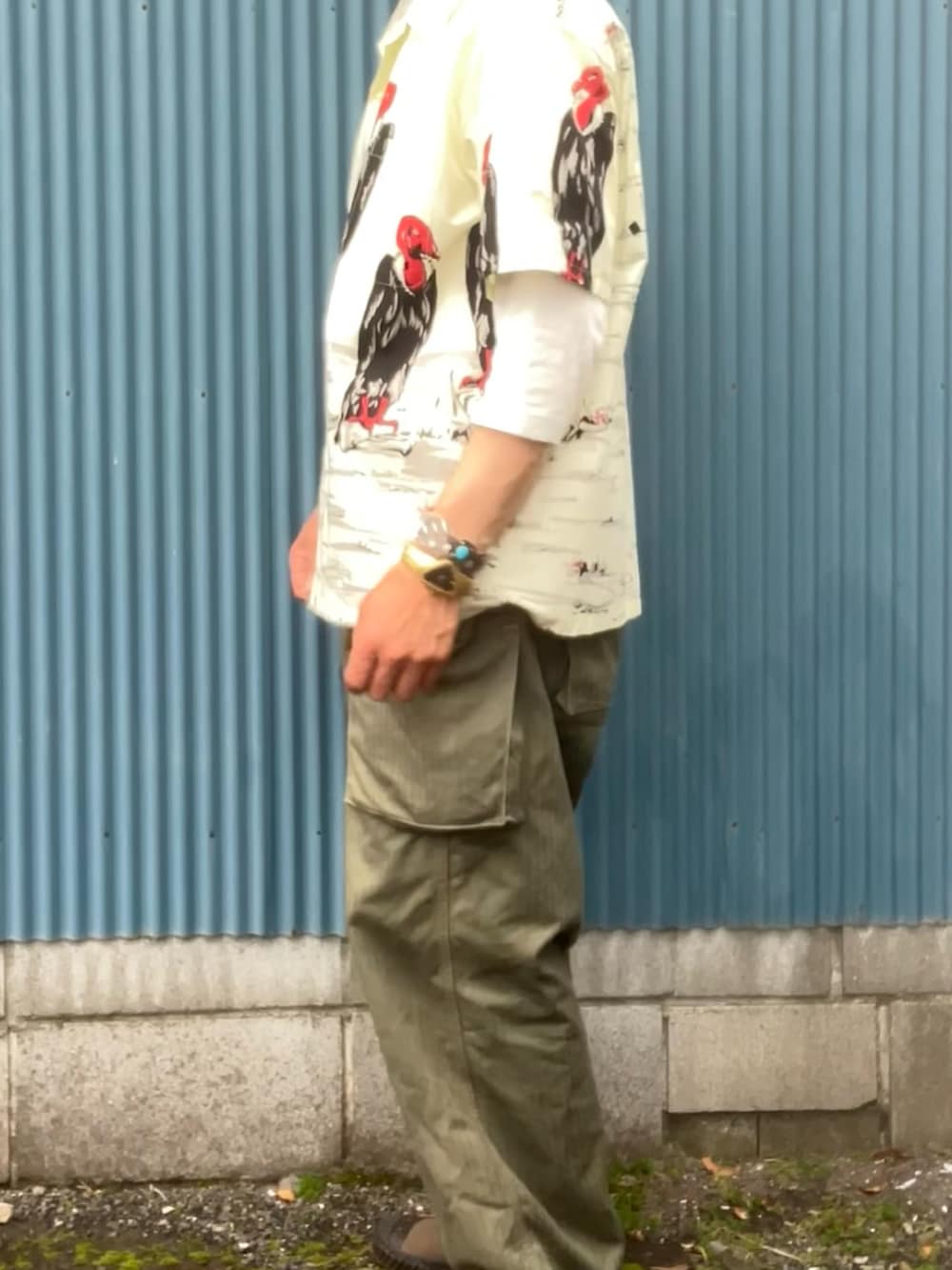 ブルー系のその他を着用したメンズの夏コーディネートの3枚目の写真