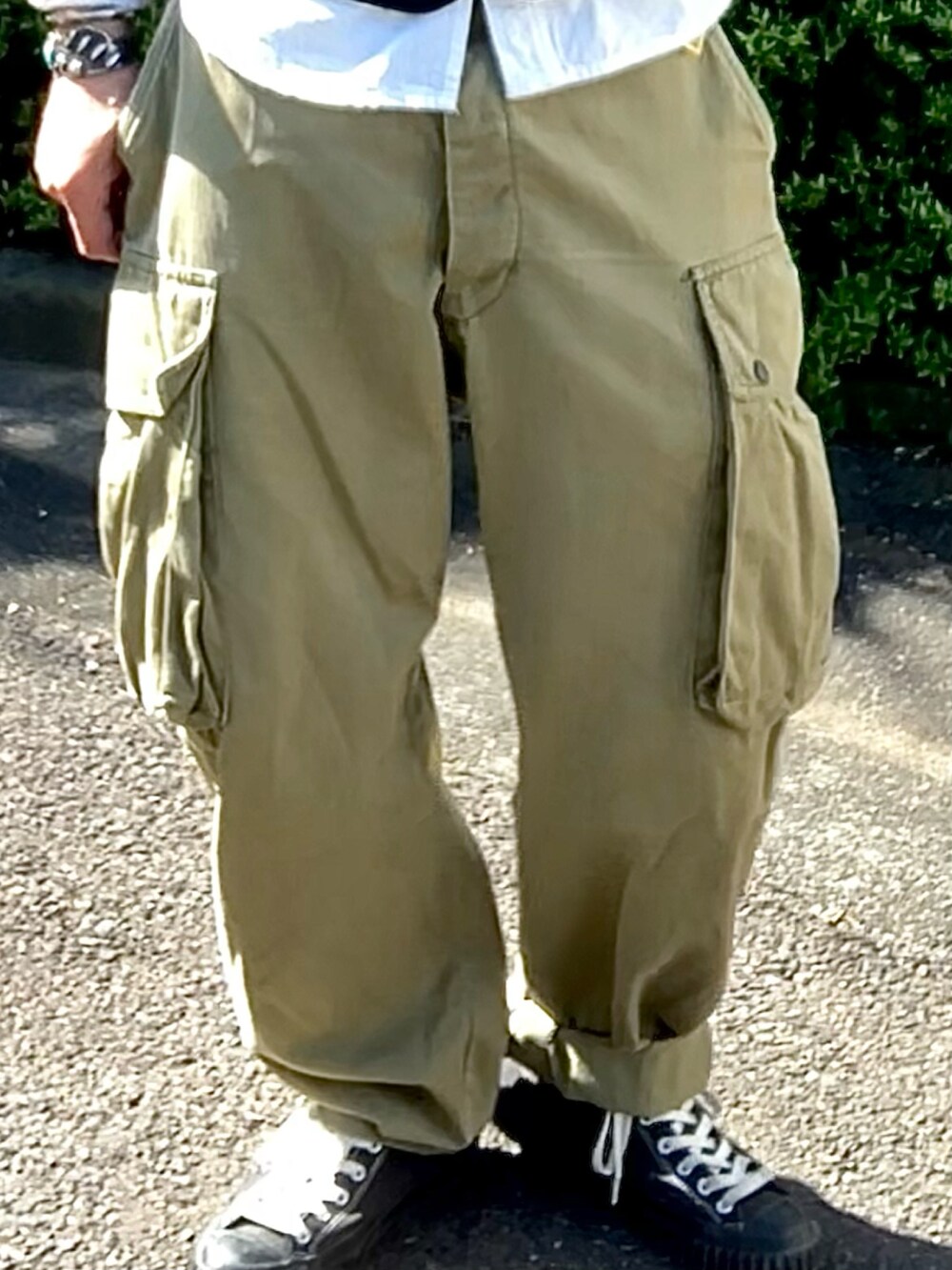 その他のカーゴパンツ、その他のカーゴパンツ、その他のカーゴパンツを着用したメンズの春コーディネートの3枚目の写真