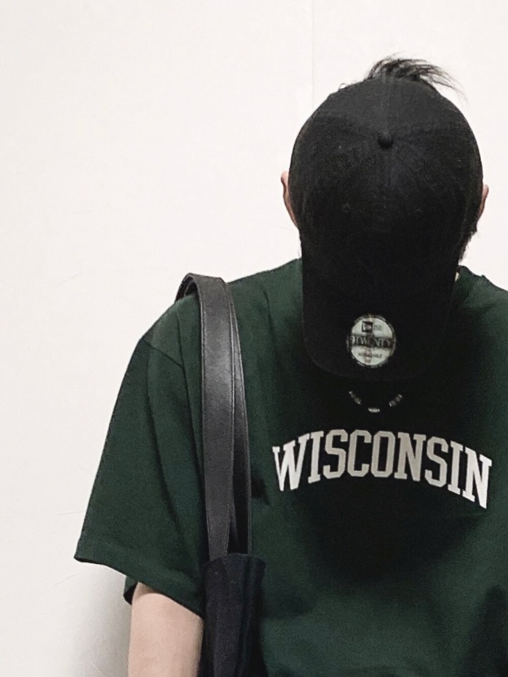 「カジュアル、ラフコーデ、PR、Tシャツ、グリーン」｜「WEGOのWEGO/ヘビーウエイト ユニバーサルカレッジBIGT（Tシャツ/カットソー、グリーン系）」を使った、ちょびさん（メンズ・184cm）の春コーディネートの4枚目の写真