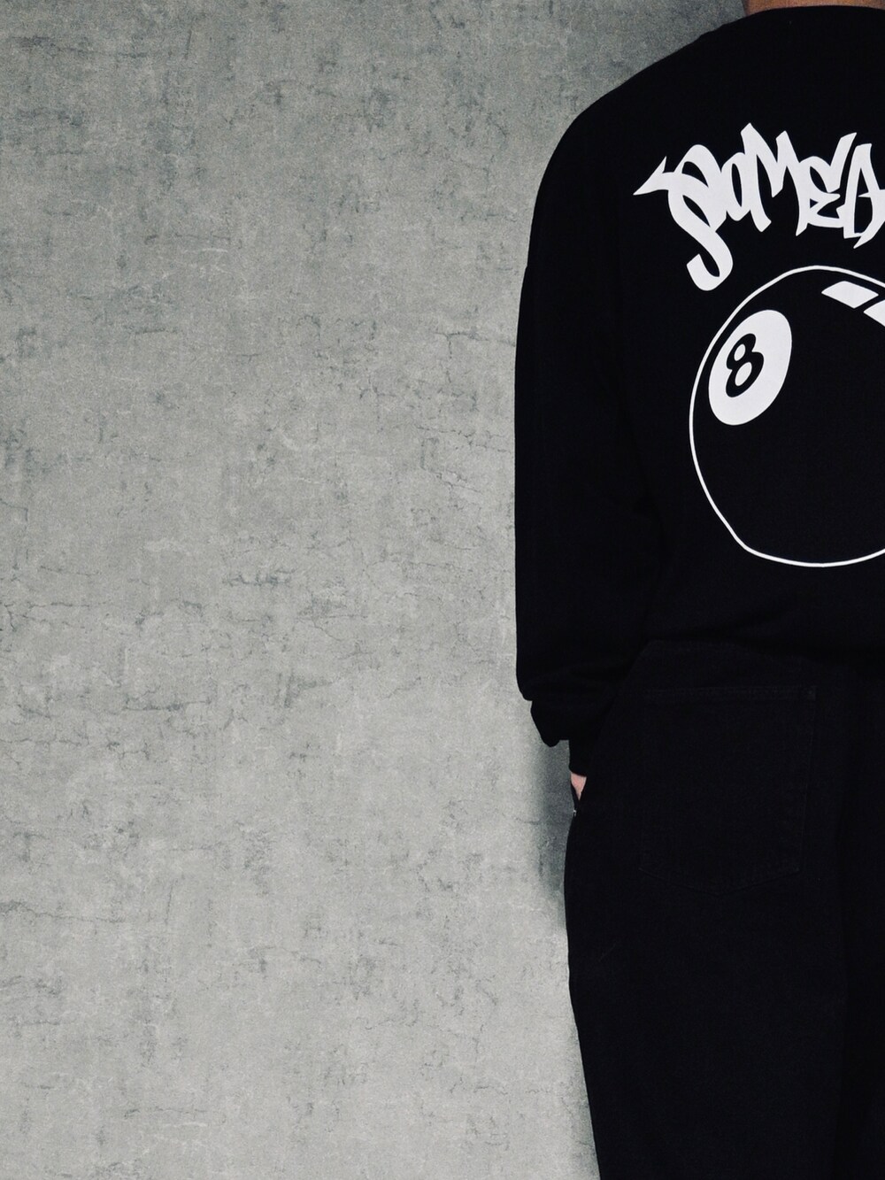 「春のNewスタイル、バックプリント、ロンT」|「ILL'Sの24SS 8ボール&ダイス ワンポイント刺繍 / バックプリント ビッグシルエットロンT カットソー ユニセックス【ILL'S】(Tシャツ/カットソー、ブラック系)」を使った、ちょびさん(メンズ・184cm)の春コーディネートの2枚目の写真