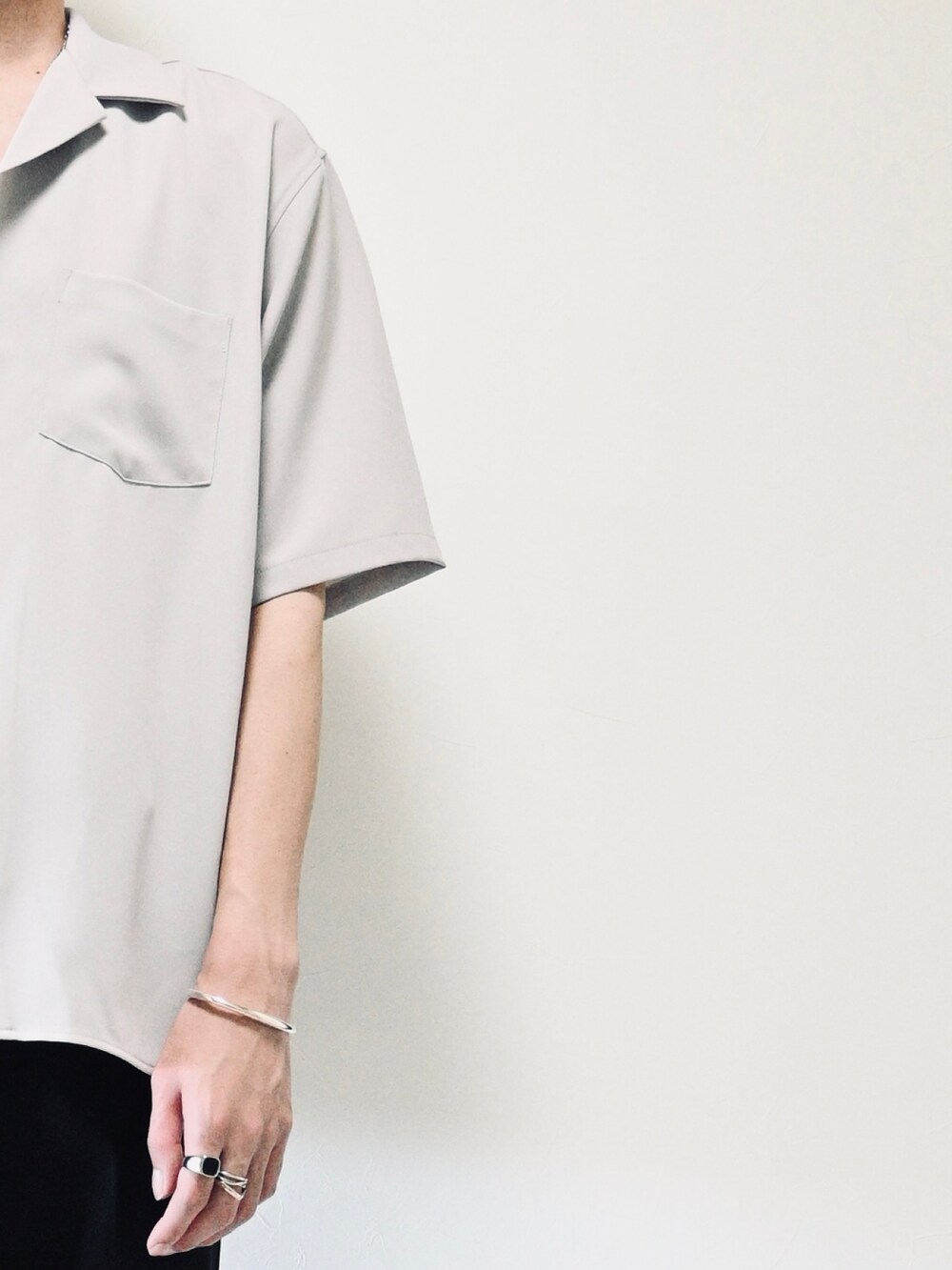 「お出かけコーデ、シンプルコーデ、WEARyouthコーデ、オープンカラーシャツ、PR」｜「Confirmのイージーケア ビッグシルエット リラックスオープンカラー半袖シャツ【Confirm】2023SS（シャツ/ブラウス、ベージュ系）」を使った、ちょびさん（メンズ・184cm）の夏コーディネートの2枚目の写真
