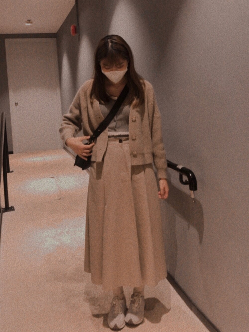 「ootd、Hong Kong、休閒、hkgirl、winter、autumn、dress、New Balance、NEWBALANCE」｜「NEW BALANCEの＜NEW BALANCE＞●WS327 スニーカー（スニーカー、ブラック系）」を使った、…_さん（レディース・167cm）の秋コーディネートの3枚目の写真