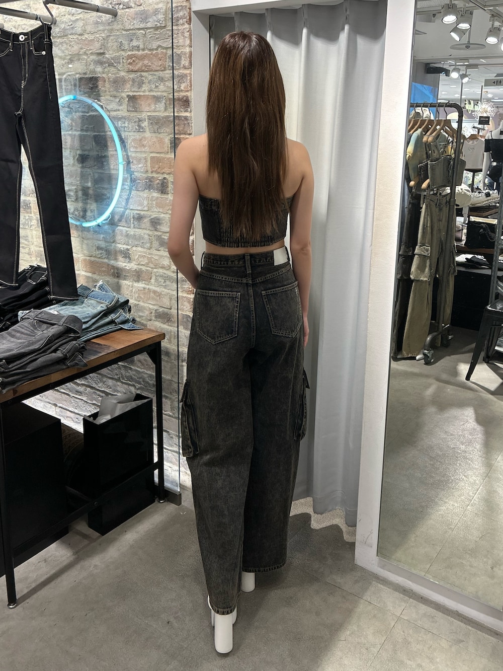 「GYDAのSEPARATE デニムオールインワン（つなぎ/オールインワン、その他）」を使った、Yuzukiさん（レディース・160cm）の夏コーディネートの2枚目の写真