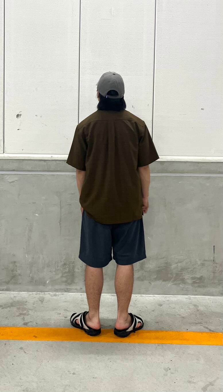 「シンプル、シャツ、カジュアル、コーデュロイ、シンプルコーデ、夏コーデ、接触冷感、半袖、機能性、旅行コーデ、リネンタッチ、サマーショーツ」｜「ITEMS URBANRESEARCHの『イージーケア/速乾/UVカット』『セットアップ対応』クイックドライリネンタッチ半袖シャツ（シャツ/ブラウス、ブラウン系）」を使った、ryuichiro0506さん（メンズ・168cm）の夏コーディネートの5枚目の写真