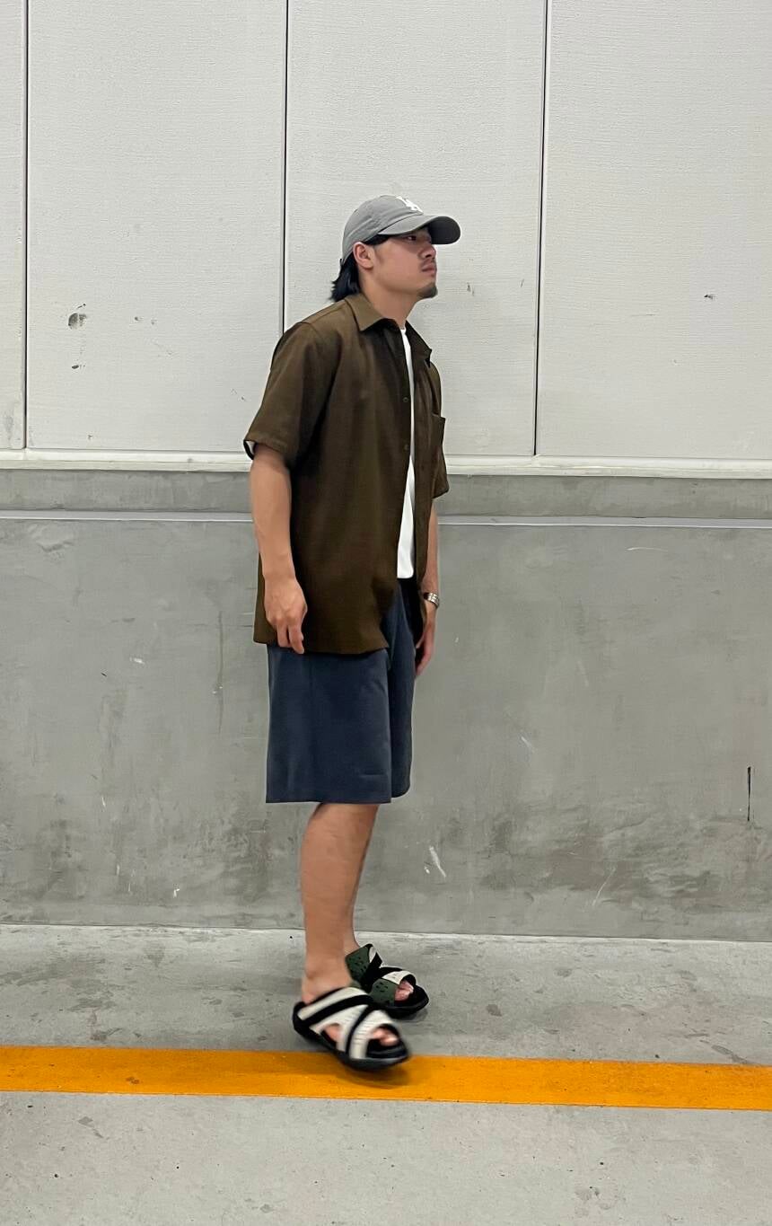 「シンプル、シャツ、カジュアル、コーデュロイ、シンプルコーデ、夏コーデ、接触冷感、半袖、機能性、旅行コーデ、リネンタッチ、サマーショーツ」｜「ITEMS URBANRESEARCHの『イージーケア/速乾/UVカット』『セットアップ対応』クイックドライリネンタッチ半袖シャツ（シャツ/ブラウス、ブラウン系）」を使った、ryuichiro0506さん（メンズ・168cm）の夏コーディネートの3枚目の写真