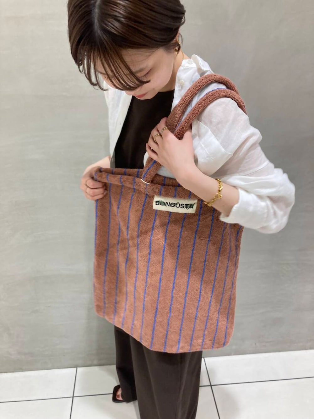 maoさんの「バックオープンベストセットアップ（KBF）」を使ったコーディネートの3枚目の写真