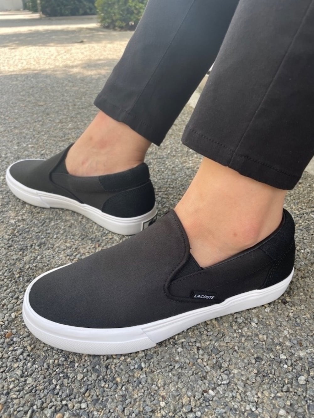 「ポロシャツ、ルーズフィット、LACOSTE、ラコステ、モスグリーン、スリッポン、ビッグシルエット、休日スタイル、春コーデ、カジュアル、シンプルコーデ、ボリューム袖、春夏コーデ」｜「LACOSTEのヘビーウェイトピケポロシャツ（ポロシャツ、グリーン系）」を使った、yutanさん（レディース・169cm）の春コーディネートの4枚目の写真
