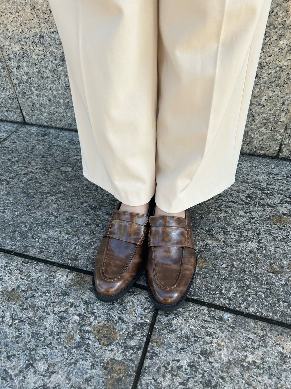 「冬コーデ、オトナカジュアル、大人可愛い、パンツスタイル、最近のいい感じコーデ、お仕事コーデ、シンプルスタイル、ローファー、ローファーコーデ、SESTO、ジャケット、ジャケットスタイル」｜「SESTOのステッチローファー（ローファー、ブラウン系）」を使った、靴屋の人さん（レディース・158cm）の冬コーディネートの2枚目の写真