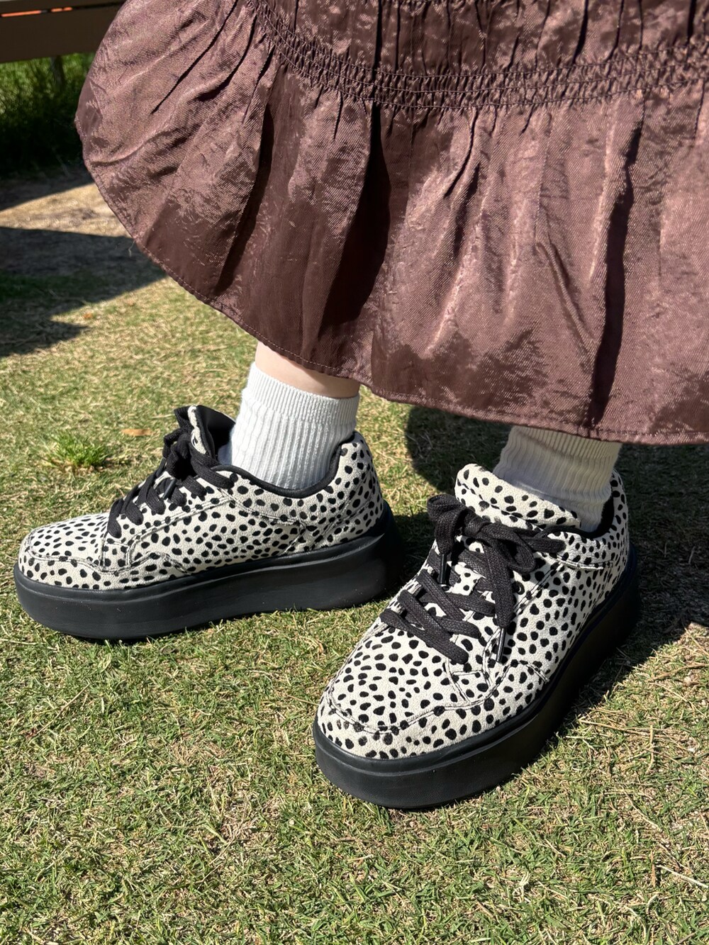 「ダルメシアン柄、セスト(SESTO)、SESTO、プチプラ、ママコーデ、公園、公園コーデ」｜「SESTOの軽量厚底レースアップボリュームスニーカー（スニーカー、ブラウン系）」を使った、靴屋の人さん（レディース・163cm）の夏コーディネートの2枚目の写真