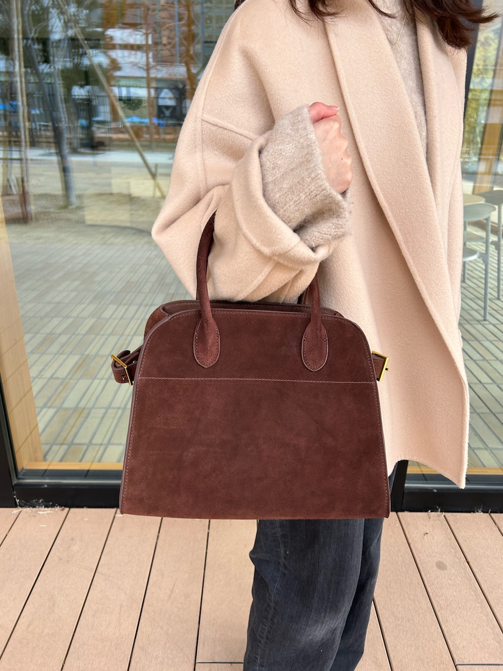 「プチプラ、パンプス、SESTO、sestoコーデ、プチプラコーデ、ペタンコ靴」｜「SESTOのゴールドピーススクエアトゥフラットパンプス（パンプス、ブラック系）」を使った、靴屋の人さん（レディース・158cm）の春コーディネートの2枚目の写真