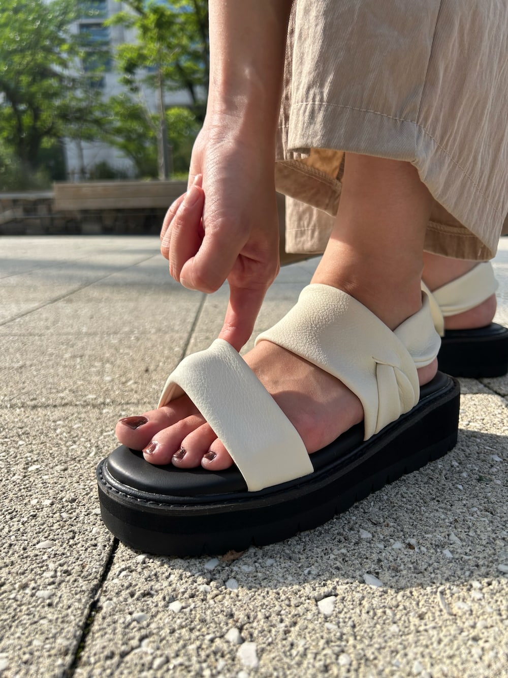 「セスト(SESTO)、SESTO、プチプラ、サンダル、厚底サンダル、スポサン」｜「SESTOのアイテム（シューズ、シルバー系）」を使った、靴屋の人さん（レディース・158cm）の夏コーディネートの2枚目の写真