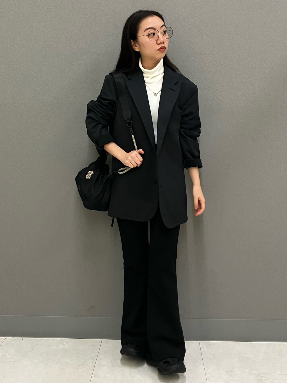 「スニーカー、ジャケット、テーラードジャケット、adidas、スーツ、スポーツウェア、アディダス、ステラマッカートニー、adidas by Stella McCartney」｜「adidasのプレミアム レギュラーフィット ダブルニット テーラードジャケット / アディダス adidas（テーラードジャケット、ブラック系）」を使った、MAさん（レディース・148cm）の冬コーディネートの3枚目の写真