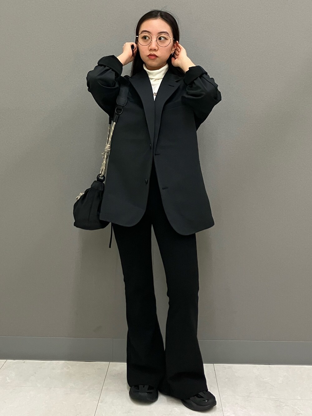 「スニーカー、ジャケット、テーラードジャケット、adidas、スーツ、スポーツウェア、アディダス、ステラマッカートニー、adidas by Stella McCartney」｜「adidasのプレミアム レギュラーフィット ダブルニット テーラードジャケット / アディダス adidas（テーラードジャケット、ブラック系）」を使った、MAさん（レディース・148cm）の冬コーディネートの2枚目の写真