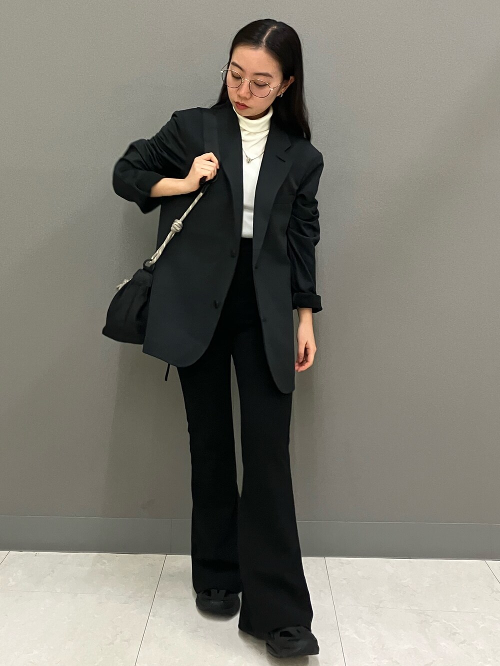 「スニーカー、ジャケット、テーラードジャケット、adidas、スーツ、スポーツウェア、アディダス、ステラマッカートニー、adidas by Stella McCartney」｜「adidasのプレミアム レギュラーフィット ダブルニット テーラードジャケット / アディダス adidas（テーラードジャケット、ブラック系）」を使った、MAさん（レディース・148cm）の冬コーディネートの4枚目の写真