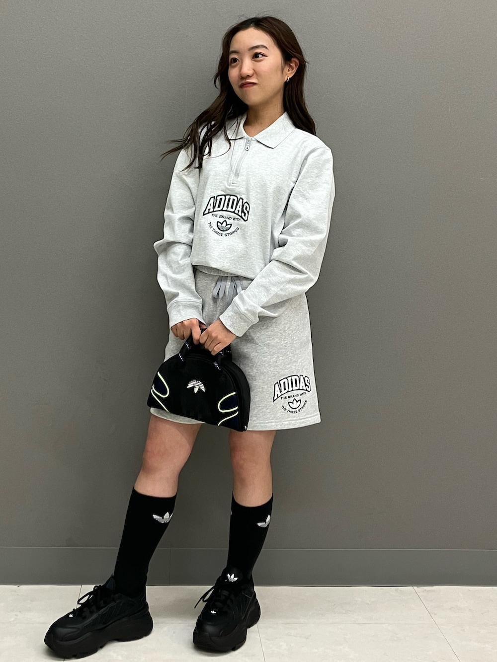 「セットアップ、adidas、アディダス、ハーフパンツ、ポロシャツ、adidas originals、厚底スニーカー、アディダスオリジナルス、サッチェルバッグ、オズガイア」｜「adidasのトレフォイル クッション クルーソックス 3足組 / アディダスオリジナルス adidas Originals（ソックス/靴下、ブラック系）」を使った、MAさん（レディース・148cm）の春コーディネートの3枚目の写真