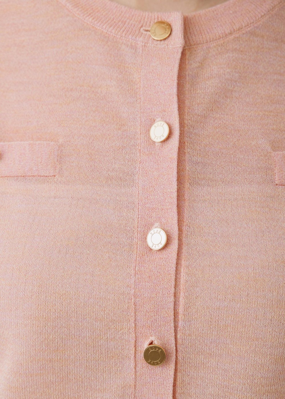 ブラック系のその他パンツを着用したレディースの春コーディネートの4枚目の写真