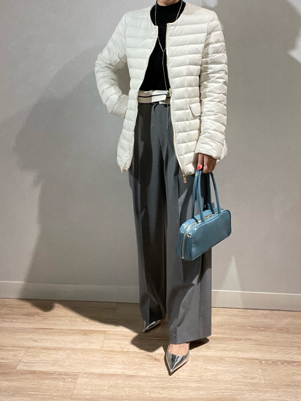 「タトラス、ダウンコーデ、通勤コーデ」｜「NOLLEY’S Sophiの＜飯豊まりえさん着用＞ウォッシャブルウエスト折り返し2WAYワイドパンツ（その他パンツ、グレー系）」を使った、imaiさん（レディース・159cm）の秋コーディネートの5枚目の写真