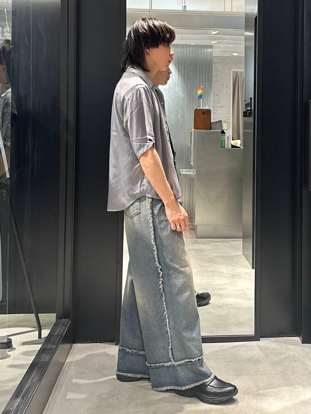 「秋コーデ、冬コーデ、女子ウケ、きれいめ、カジュアル、ネックレス、HARE、着痩せ・細見え」｜「HAREのウェスタンバックルベルト(HARE)（ベルト、ブラック系）」を使った、おざさん（メンズ・172cm）の夏コーディネートの2枚目の写真