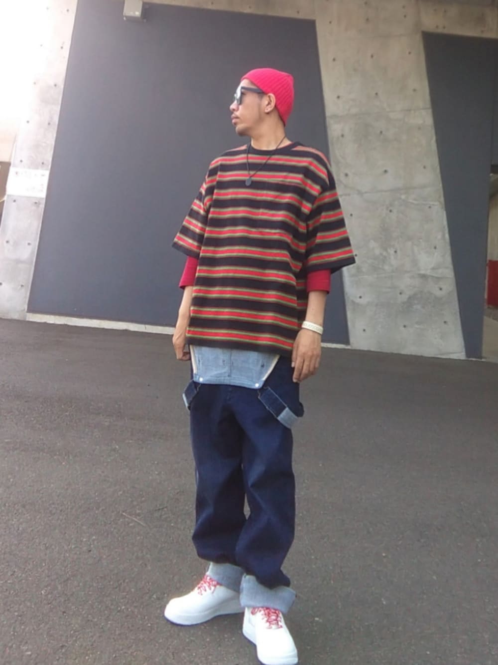 「ストリート、FAT、ボーダー、レイヤードスタイル、オーバーオール、サロペット、supreme、NIKE、エアフォースワン、GARNI、赤、ビーニー、最近のいい感じコーデ、UNIQLO、7分袖」｜「Supreme のアイテム（ニットキャップ/ビーニー、レッド系）」を使った、hasshi(ハッシー)さん（メンズ・172cm）の春コーディネートの2枚目の写真